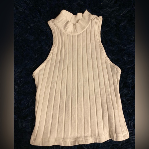 Tank crop - Picture 2 of 2